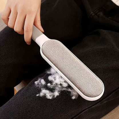 Brosse anti‑poils réutilisable double face. Anti‑statique, enlève les poils de chats et chiens sur vêtements, canapé, meubles, literie et tapis. Polypropylène durable, sans alimentation.