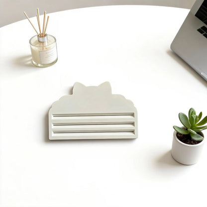 Presse‑aliments pour chat et chien. Presse efficacement les sachets, évite le gaspillage, facile à nettoyer, sans pile, compatible avec tous types de sachets alimentaires.